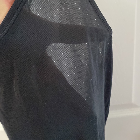 NIKE Lightweight Tank (S) - Picture 2 of 5